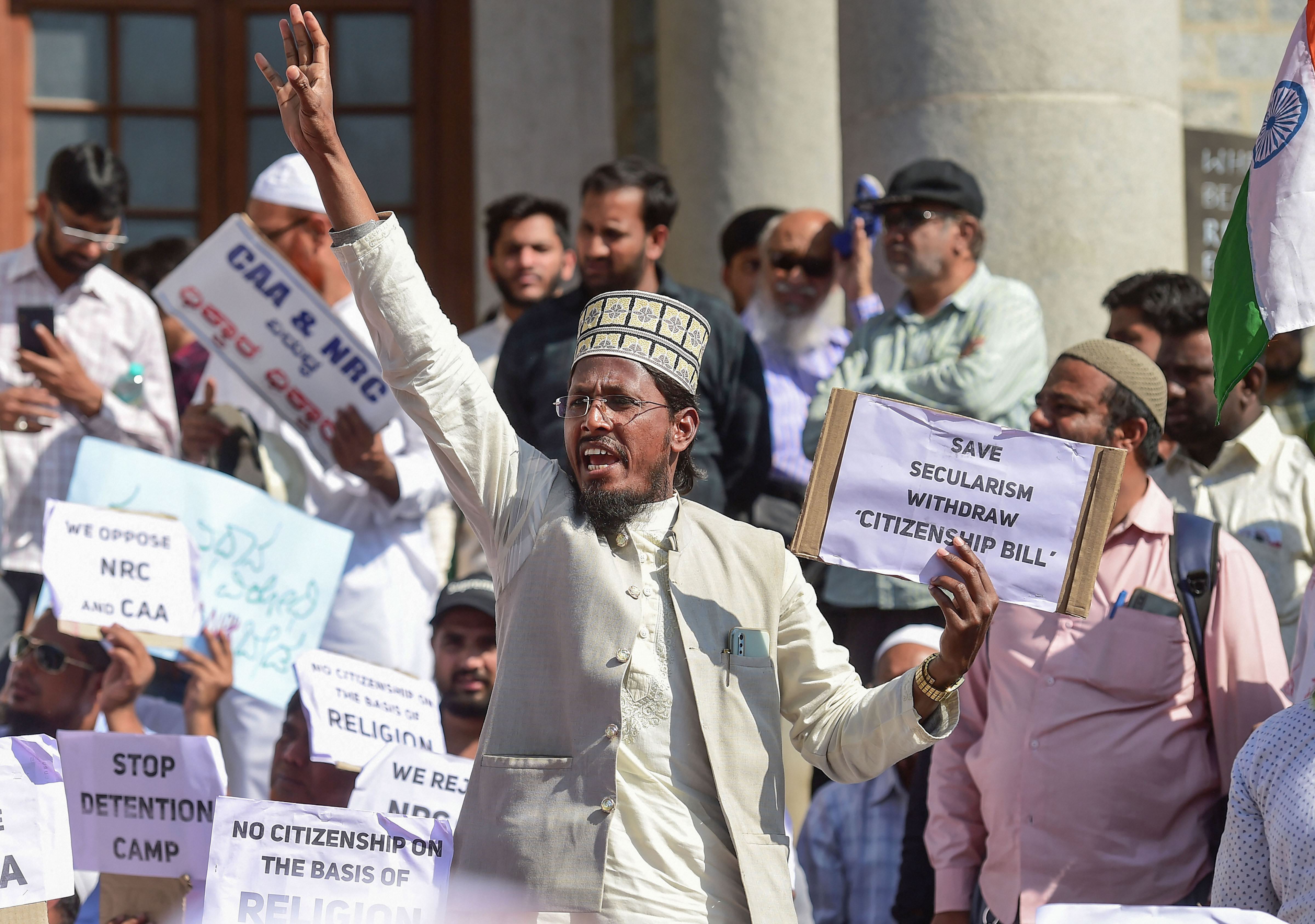 بنگلور میں ۱۱ جنوری کو شہریت ترمیمی قانون ، این آر سی اور این پی آر کیخلاف احتجاج ۔ تصویر : پی ٹی آئی